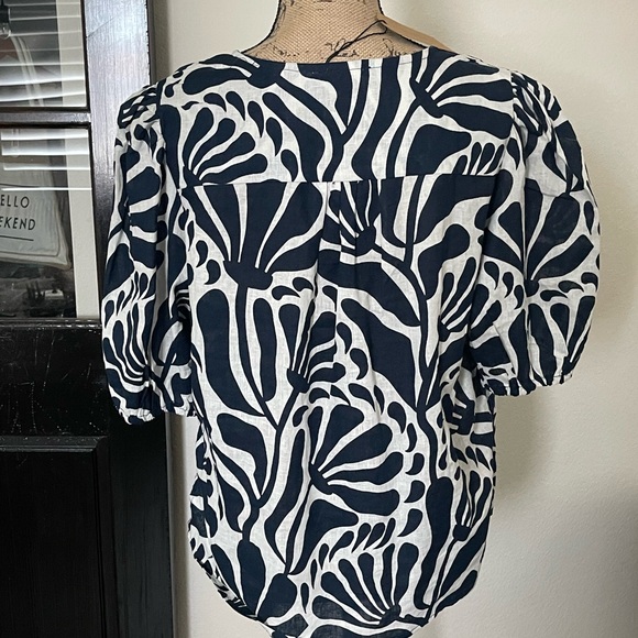 NWT. Christian Siriano Linen Blend Navy and Cream Patterned Women's Top, Sz L - Picture 3 of 11